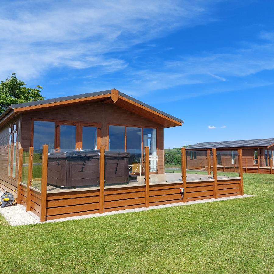 Luxury Family Beechwood Lodge With Hot Tub Lochwinnoch Exterior foto