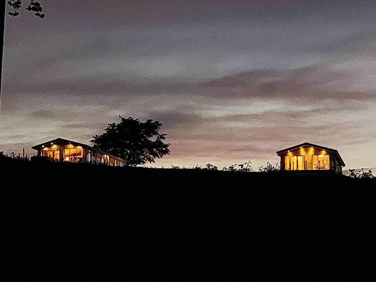 Luxury Family Beechwood Lodge With Hot Tub Lochwinnoch Exterior foto