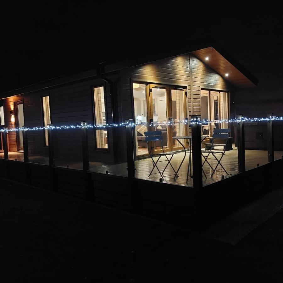 Luxury Family Beechwood Lodge With Hot Tub Lochwinnoch Exterior foto
