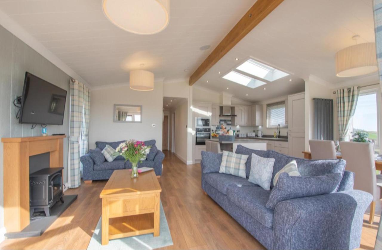 Luxury Family Beechwood Lodge With Hot Tub Lochwinnoch Exterior foto