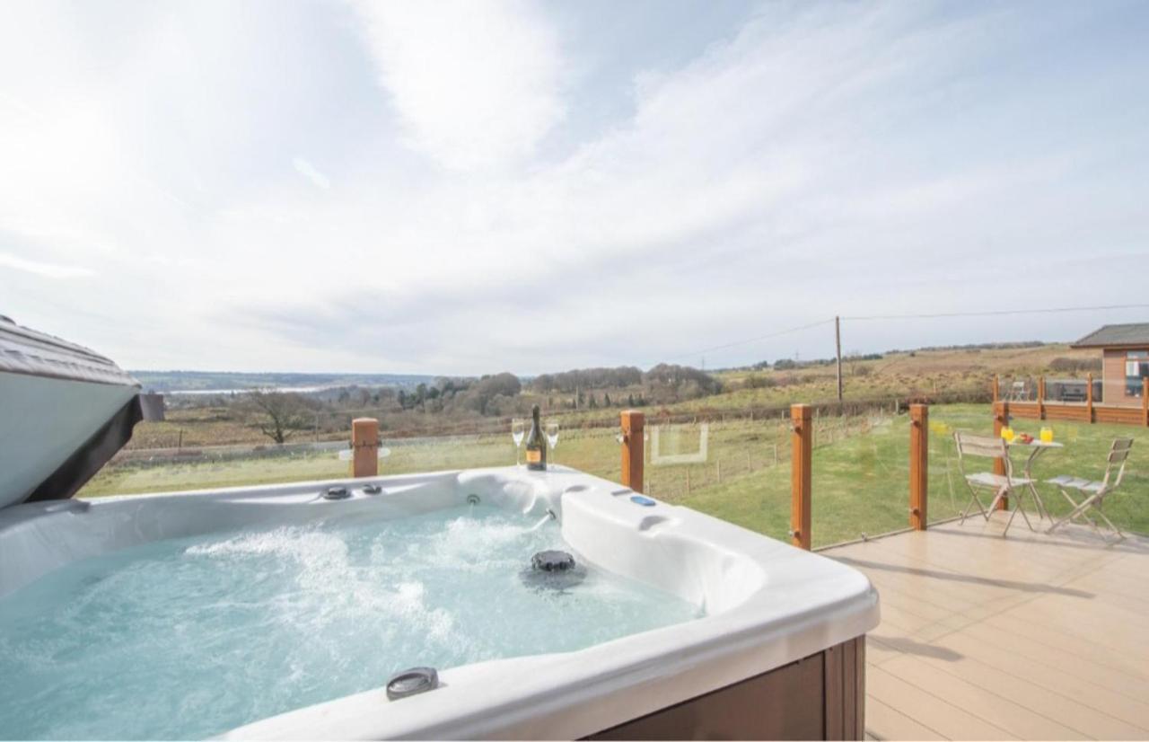 Luxury Family Beechwood Lodge With Hot Tub Lochwinnoch Exterior foto