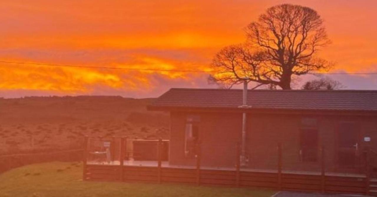 Luxury Family Beechwood Lodge With Hot Tub Lochwinnoch Exterior foto