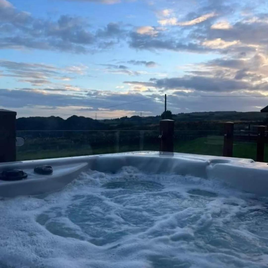 Luxury Family Beechwood Lodge With Hot Tub Lochwinnoch Exterior foto
